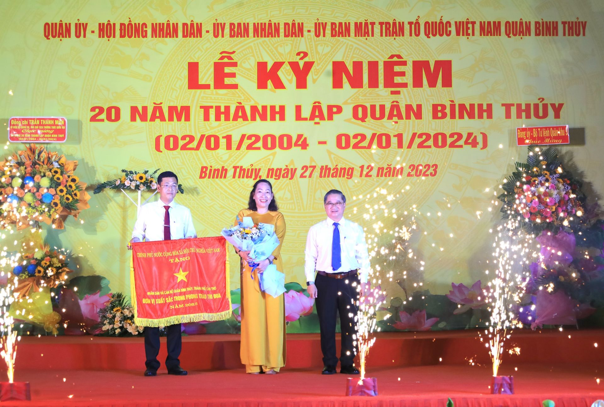 Quận Bình Thủy nhận bằng khen